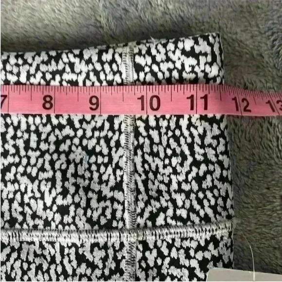 Athleta Ultimate Stash Textured 7/8 Leggings in Camilla Water Violet Size XS NWT - Picture 10 of 11